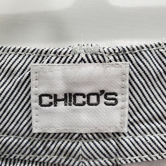 Chico's Women's Gray White Pinstripe Flat Front Cotton Cropped Leg Pants 1.5 - Picture 4 of 8